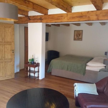 Stodola-Soukromy Apartman Pro Dva S Venkovni Virivkou Карлштейн Екстер'єр фото