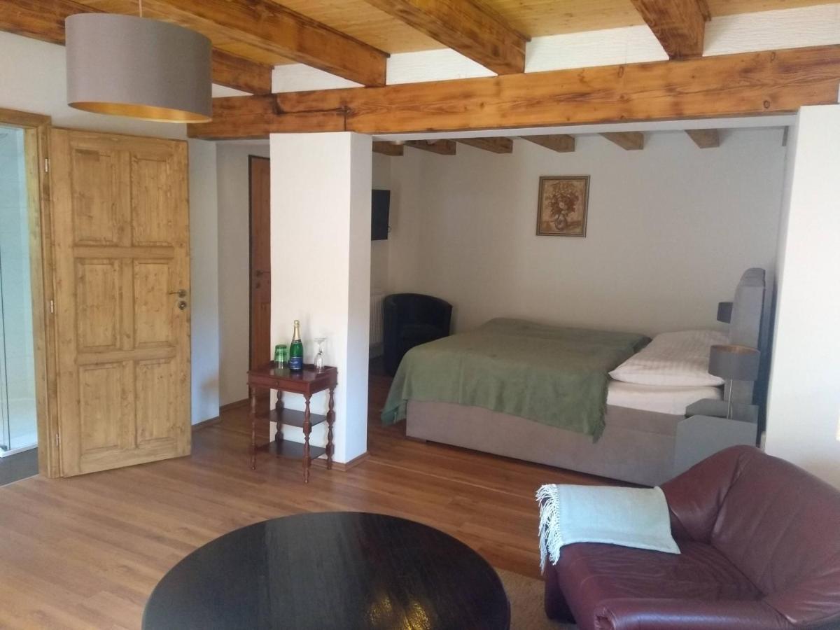 Stodola-Soukromy Apartman Pro Dva S Venkovni Virivkou Карлштейн Екстер'єр фото