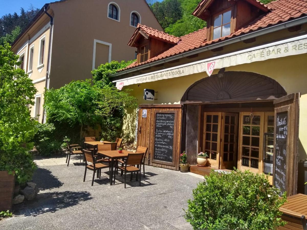 Stodola-Soukromy Apartman Pro Dva S Venkovni Virivkou Карлштейн Екстер'єр фото